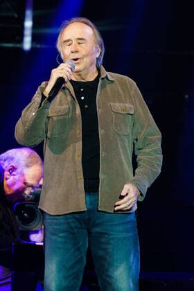 January 9, 2022, Madrid, Spain: Joan Manuel Serrat performs at the solidarity concert Music with La Palma: Stronger than the volcano at Wizink Center, in Madrid. Madrid Spain - ZUMAs197 20220109_zaa_s197_044 Copyright: xAtilanoxGarciax