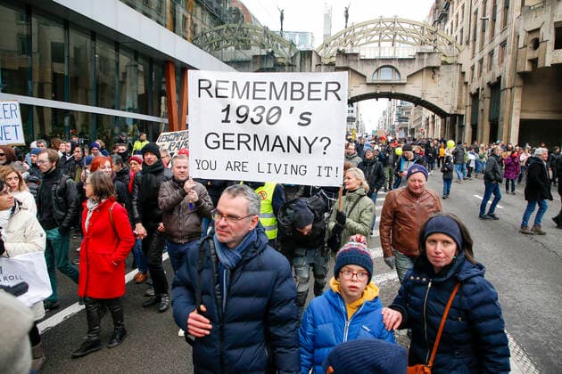 News Bilder des Tages Illustration picture shows a protest against corona measures under the together for freedom moniker, Sunday 09 January 2022 in Brussels.  NICOLASxMAETERLINCK 3169713