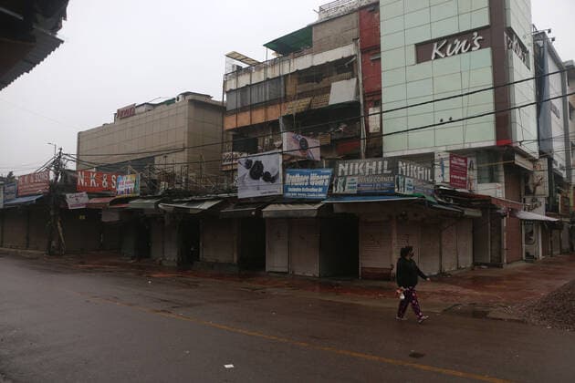 NEW DELHI, INDIA JANUARY 9: Deserted view at Lajpat Nagar market on the day of weekend lockdown announced by delhi government due to Covid-19 cases increasing in third wave, on January 9 2022 in New Delhi, India. (Photo by Salman Ali Hindustan Times ) Delhi Imposes Weekend Curfew To Curb Covid-19 Spread