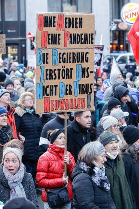 09 01 2022 Demonstration at Landhausplatz and further through the city center of Innsbruck, Tyrol, Austria Demonstration for vaccination freedom Demo against Corona, Coronavirus, Covid 19 measures Vaccination obligation, vaccination compulsory, vaccination, lockdown Motto of the demonstration of Team Tirol For our freedom FPÖ and MFG also participating