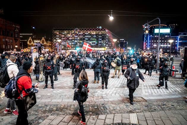 The protest group Men in Black demonstrates in Copenhagen, Sunday 9 January 2022 MiB marks the anniversary of the groups first protest, Copenhagen Denmark  Copyright: RitzauxScanpix MadsxClausxRasmussenx cop102 spdk20220109-215013-L