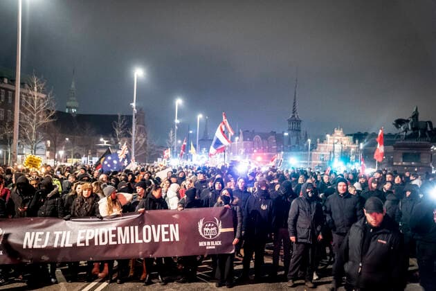 The protest group Men in Black demonstrates in Copenhagen, Sunday 9 January 2022 MiB marks the anniversary of the groups first protest, Copenhagen Denmark  Copyright: RitzauxScanpix MadsxClausxRasmussenx cop102 spdk20220109-220315-L