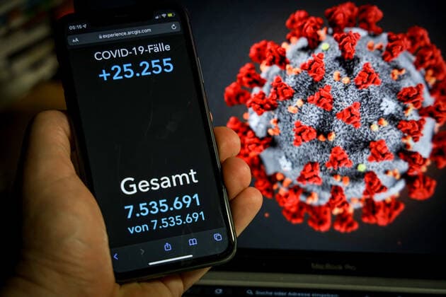 Coronavirus in Germany Covid 19 Robert Koch Institute dashboard 10 01 2022 Robert Koch Institute 7 days incidence 375.7 7 days number of cases 312 423 COVID 19 cases 7 535 691 addition by 25 255 compared to previous day COVID 19 deaths 114 029 addition by 52 compared to previous day