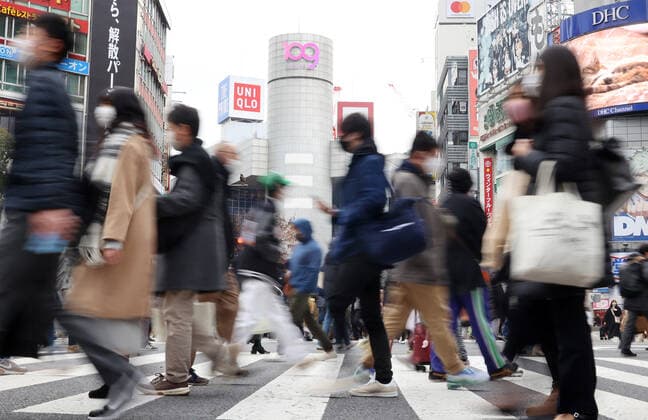 January 10, 2022, Tokyo, Japan - People cross a road at Tokyo s Shibuya fashion district amid outbreak of the new coronavirus on Monday, January 10, 2022. 871 people were infected with the new coronavirus in Tokyo on January 10.  , aflo_178042130.jpg,