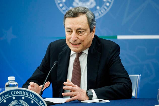 January 10, 2022, ROME, Italia: Italian Prime Minister, Mario Draghi, attends the press conference on the latest anti-Covid measures adopted by the Government at the Chigi Palace in Rome, Italy, 10 January 2022..ANSA ROBERTO MONALDO LAPRESSE POOL ROME Italia - ZUMAa110 20220110_zaf_a110_080 Copyright: xRobertoxMonaldo Lapresse Poolx