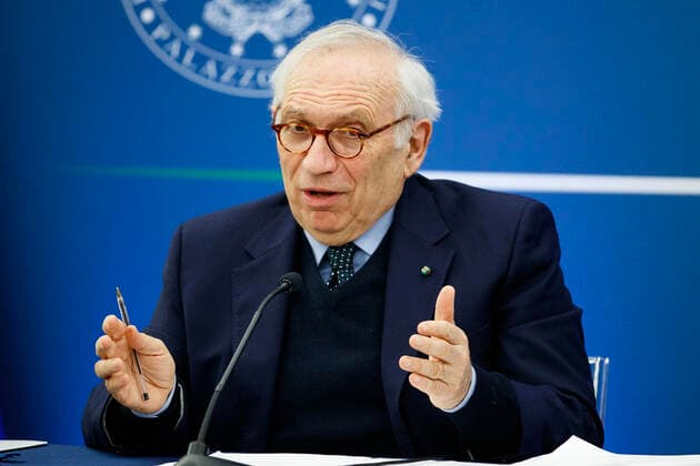 January 10, 2022, ROME, Italia: Italian Minister of Education, Patrizio Bianchi, during the press conference on the latest anti-Covid measures adopted by the Government at the Chigi Palace in Rome, Italy, 10 January 2022..ANSA ROBERTO MONALDO LAPRESSE POOL ROME Italia - ZUMAa110 20220110_zaf_a110_137 Copyright: xAnsa RobertoxMonaldo Lapresse Pox