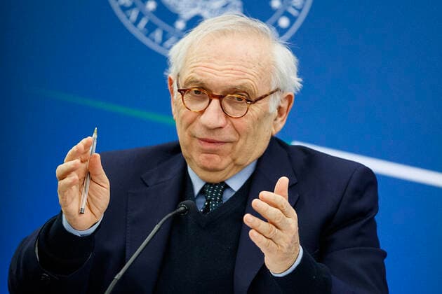 January 10, 2022, ROME, Italia: Italian Minister of Education, Patrizio Bianchi, during the press conference on the latest anti-Covid measures adopted by the Government at the Chigi Palace in Rome, Italy, 10 January 2022..ANSA ROBERTO MONALDO LAPRESSE POOL ROME Italia - ZUMAa110 20220110_zaf_a110_136 Copyright: xAnsa RobertoxMonaldo Lapresse Pox
