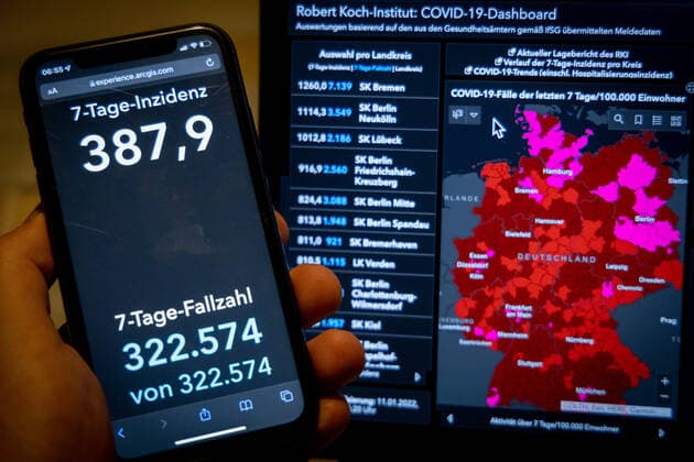Coronavirus in Germany Covid 19 Dashboard of the Robert Koch Institute 11 01 2022 Robert Koch Institute 7 days Incidence 387.9 7 days Number of cases 322 574 COVID 19 Cases 7 581 381 Addition by 45 690 compared to previous day COVID 19 Deaths 114 351 Addition by 322 compared to previous day