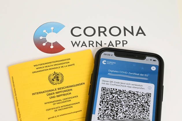 Stock Symbolbilder I Thema: Corona und Impfen I 07.01.2022 Corona, Covid, Covid-19, Delta, Delta Variante, Delta-Variante, Imicron, Omikron, Omikron-Variante, Deltacron, Deltakron, Deltakron-Variante, Deltacron-Variante, Variante, Impfpflicht, Pflicht zur Impfung, Booster, Boosterimpfung, 3. Impfung, 3, Imfpungen, Impfpass, Internationale Bescheinigung über Impfungen und Impfbuch, Corona-Warn, Corona Warn App, Corona Warn-App, Corona-Warn-App, Covpass, Cov-Pass, CovPass-App, CovPassApp, Digitales COVID-Zertifikat der EU, Digitales Zertifikat, Impfzertifikat, QR-Code Hamburg Studio Hamburg Deutschland *** Stock Icon Images I Topic Corona and Vaccination I 07 01 2022 Corona, Covid, Covid 19, Delta, Delta Variant, Delta Variant, Imicron, Omic Copyright: xLobeca FelixxSchlikisx
