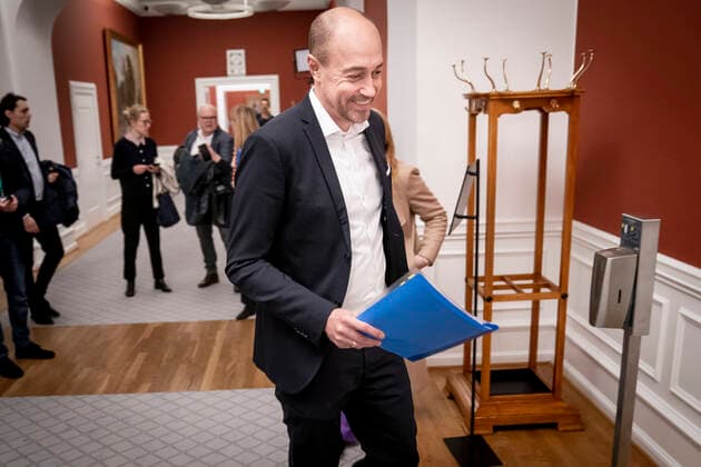 Minister of Health Magnus Heunicke S arrives for open consultation in the Folketings Health Committee with the Minister of Health at Christiansborg, Tuesday 11 January 2022, Copenhagen Denmark  Copyright: RitzauxScanpix MadsxClausxRasmussenx COP101 spdk20220111-142745-L