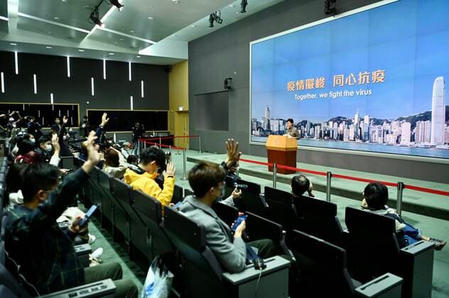 Coronavirus in Hongkong, Carrie Lam Pressekonferenz HONG KONG, CHINA - JANUARY 11: Hong Kong Chief Executive Carrie Lam Cheng Yuet-ngor speaks on the vaccination service to the media before a meeting on January 11, 2022 in Hong Kong, China. Hong Kong will set up more COVID-19 vaccination sites in late January.  Copyright: xVCGx CFP111364562105