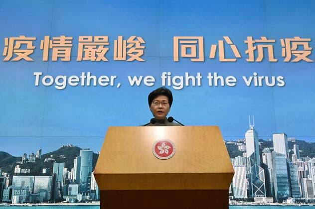News Bilder des Tages Coronavirus in Hongkong, Carrie Lam Pressekonferenz HONG KONG, CHINA - JANUARY 11: Hong Kong Chief Executive Carrie Lam Cheng Yuet-ngor speaks on the vaccination service to the media before a meeting on January 11, 2022 in Hong Kong, China. Hong Kong will set up more COVID-19 vaccination sites in late January.  Copyright: xVCGx CFP111364563234