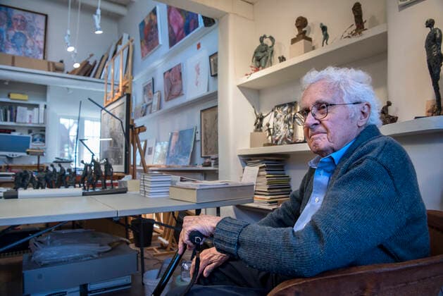 January 10, 2022, USA: Political cartoonist Pat Oliphant sits in his studio in Santa Fe, Monday, January 10, 2021. USA - ZUMAab1_ 20220110_zaf_ab1_013 Copyright: xEddiexMoorex