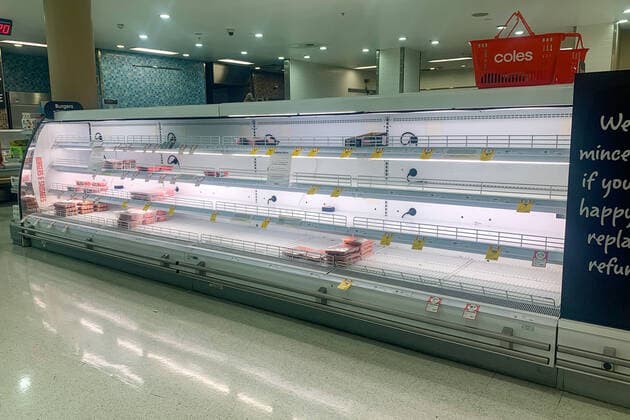 EMPTY SUPERMARKET SHELVES SYDNEY, Empty shelves of meat products are seen at a supermarket in Sydney, Wednesday, January 12, 2022. The recent spike in COVID-19 infections has caused major logistical disruptions, with staff members, truck drivers and distribution centre workers among those forced to stay at home with the virus or awaiting test results. ( NO ARCHIVING, EDITORIAL USE ONLY, NO USE IN BOOKS WITHOUT CONSENT SYDNEY NSW AUSTRALIA  Copyright: xBIANCAxDExMARCHIx 20220112001612704946