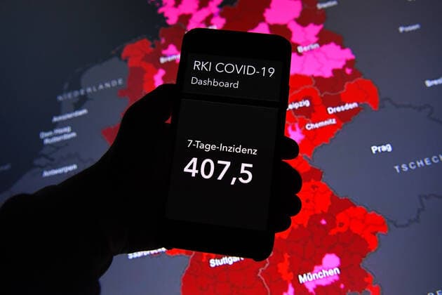 Coronavirus in Germany Covid 19 Robert Koch Institute dashboard 12 01 2022, Robert Koch Institute 7 days incidence 407.5 7 days number of cases 338 827 COVID 19 cases 7 661 811 addition by 80 430 compared to previous day COVID 19 deaths 114 735 addition by 384 compared to previous day xHDx