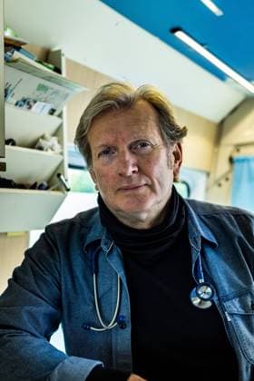 Der Arzt Gerhard Trabert in seinem Arztmobil Dr. Gerhard Trabert, DieLinke *** The doctor Gerhard Trabert in his doctor mobile Dr Gerhard Trabert, DieLinke