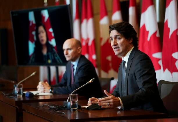 January 12, 2022, Ottawa, Ontario, CANADA: Prime Minister Justin Trudeau, right, and Minister of Health Jean-Yves Duclos take part in a press conference in Ottawa on Wednesday, Jan. 12, 2022. They are joined virtually by Minister of Small Business, Export Promotion and International Trade Mary Ng. Ottawa CANADA  - ZUMAc35_ 20220112_zaf_c35_015 Copyright: xSeanxKilpatrickx