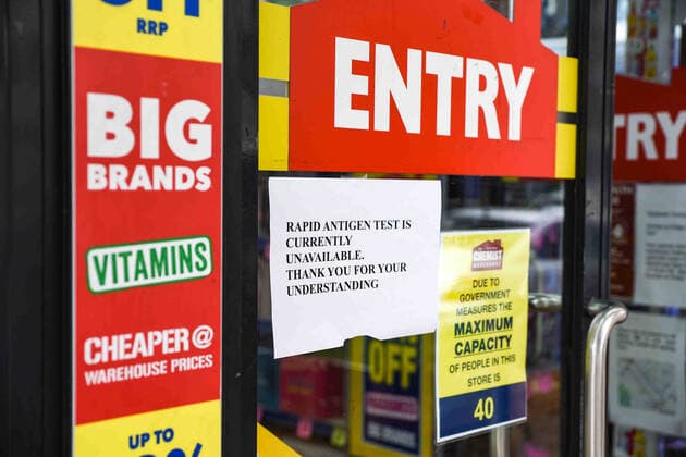 NSW CORONAVIRUS COVID19, Signage notifying customers that Rapid Antigen Test (RAT) kits are sold out is seen on the entrance to a chemist in Sydney, Thursday, January 13, 2022. NSW has reported a dramatic rise in new COVID-19 infections to 92,264, on top of 22 deaths, after RAT results were included for the first time. ( NO ARCHIVING, EDITORIAL USE ONLY, NO USE IN BOOKS WITHOUT CONSENT SYDNEY NSW AUSTRALIA  Copyright: xFLAVIOxBRANCALEONEx 20220113001612994775