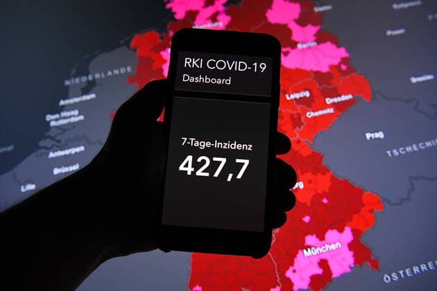 Coronavirus in Germany Covid 19 Robert Koch Institute dashboard 13 01 2022, Robert Koch Institute 7 days incidence 427.7 7 days number of cases 355 620 COVID 19 cases 7 743 228 additions of 81 417 compared with the previous day COVID 19 deaths 115 051 additions of 316 compared with the previous day xHDx