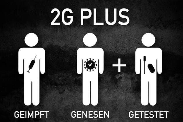 News Themen der Woche KW02 News Bilder des Tages 14 January 2022: Sign with 2G Plus rule, 2G-Plus Covid-19 coronavirus protection measure, access for vaccinated and recovered with test or booster vaccination, symbol image