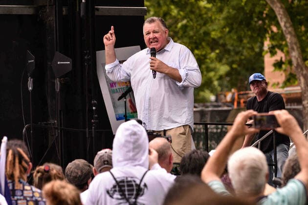 VOICES 4 THE KIDS RALLY, Independent Member for Hughes Craig Kelly speaks during a Voices 4 the Kids protest against vaccination policies at Prince Alfred Park in Sydney, Saturday, January 15, 2022. ( NO ARCHIVING, EDITORIAL USE ONLY, NO USE IN BOOKS WITHOUT CONSENT SYDNEY NSW AUSTRALIA  Copyright: xFLAVIOxBRANCALEONEx 20220115001613524936
