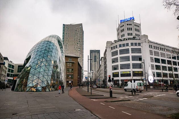 The Netherlands Lifts Partly The Lockdown Measures De Blob and a building with PHILIPS logo on top. The Netherlands partly lifts the lockdown measures from 15 of January after the 4-week long lockdown with all the non-essential shops opening with limited working hours, universities, hair dressers and gyms as well, with reduced capacity but cafes, bars and restaurants will still remain closed until 25 January for sure, an action that finds many shop owners against. Daily life in Eindhoven while people walk in the commercial district of the center or wait in line to receive products from stores via click and collect method. Stores and shops appearing closed with the roller metal shutter down, cafes, bars and restaurants also closed with table  Copyright: xNicolasxEconomoux originalFilename: economou-notitle220114_np19k.jpg