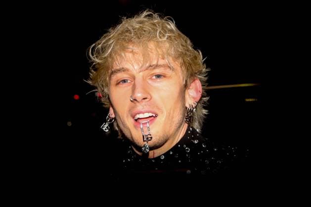Bilder des Jahres 2022, Entertainment 01 Januar Entertainment Themen der Woche KW02 Entertainment Bilder des Tages Machine Gun Kelly At MFW 2022 American actor and singer Machine Gun Kelly is seen at Dolce & Gabbana red carpet during the MFW 2022 in Milan, Italy, on 15 January 2022 Milan Italy  Copyright: xMairoxCinquettix originalFilename: cinquetti-machineg220115_npQdR.jpg