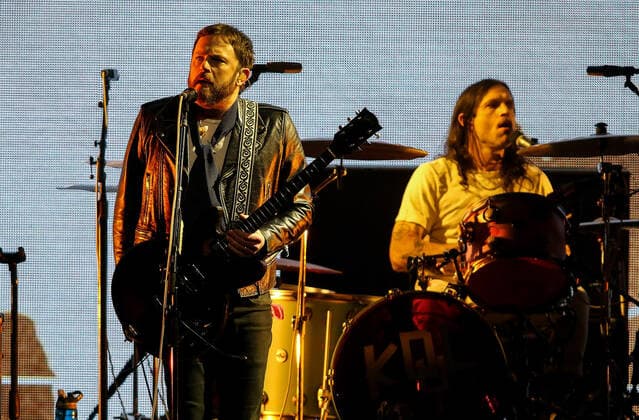 January 15, 2022, Inglewood, CA, USA: INGLEWOOD, CALIFORNIA - JANUARY 15: (L-R) Caleb Followill and Nathan Followill of Kings Of Leon perform onstage during iHeartRadio ALTer EGO presented by Capital One at The Forum on January 15, 2022 in Inglewood, California. Inglewood USA - ZUMAs181 20220115_zea_s181_065 Copyright: xImagespacex