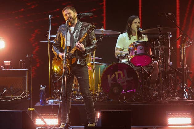 January 15, 2022, Inglewood, CA, USA: INGLEWOOD, CALIFORNIA - JANUARY 15: (L-R) Caleb Followill and Nathan Followill of Kings Of Leon perform onstage during iHeartRadio ALTer EGO presented by Capital One at The Forum on January 15, 2022 in Inglewood, California. Inglewood USA - ZUMAs181 20220115_zea_s181_079 Copyright: xImagespacex