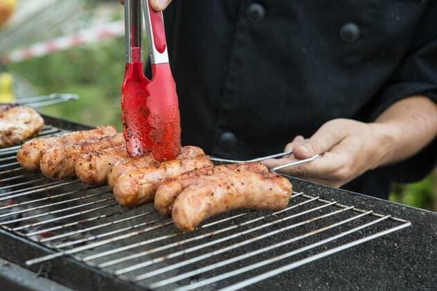  Roast sausages,appetizing tasty grilled sausages toasted, cooked outdoors, 12.10.2020, Copyright: xolgagordeevax Panthermedia25835852