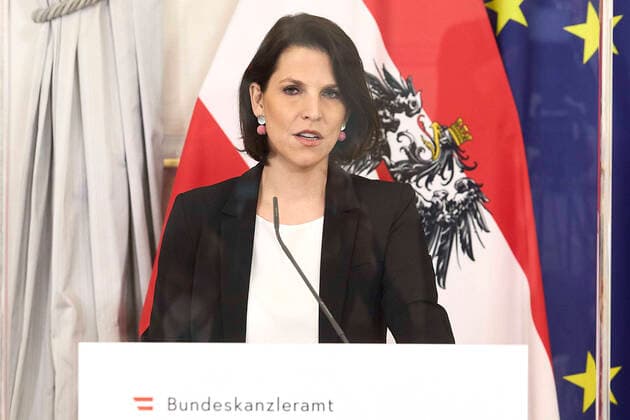 Vienna 16 01 2022 Corona crisis Today, Sunday at noon, the draft law on compulsory vaccination in Austria was presented at a press conference in the Federal Chancellery The com