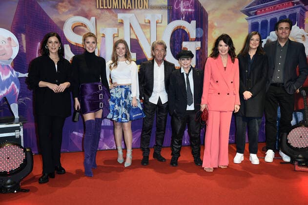 Bilder des Jahres 2022, Entertainment 01 Januar Entertainment Themen der Woche KW02 Entertainment Bilder des Tages Stefanie Kloss (Silbermond), Victoria Swarovski, Julia Beautx, Peter Maffay, Katharina Thalbach, Iris Berben, Alexandra Maria Lara, Bastian Pastewka auf dem Roten Teppich der Premiere von SING DIE SHOW DEINES LEBENS im Zoo Palast in Berlin am 16.01.2022 *** Stefanie Kloss Silbermond , Victoria Swarovski, Julia Beautx, Peter Maffay, Katharina Thalbach, Iris Berben, Alexandra Maria Lara, Bastian Pastewka on the red carpet of the premiere of SING THE SHOW OF YOUR LIFE at the Zoo Palast in Berlin on 16 01 2022