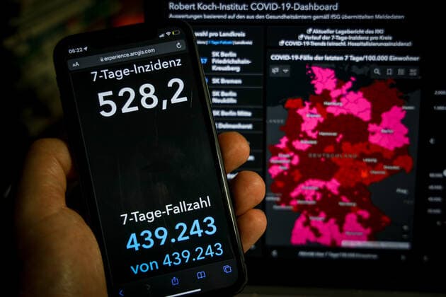 Number of COVID 19 cases exceeds 8 million Coronavirus in Germany Covid 19 Dashboard of Robert Koch Institute 17 01 2022 Robert Koch Institute 7 days Incidence 528.2 7 days Number of cases 439 243 COVID 19 cases 8 000 122 Addition by 34 145 compared to previous day COVID 19 deaths 115 649 Addition by 30 compared to previous day