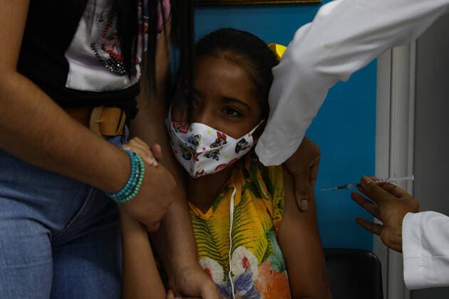 COVID-19 Vaccine To Children Aged 5-11 Years In Rio De Janeiro Children from 5 to 11 years old began to be vaccinated this Monday, January 17, 2022, in the city of Volta Redonda, in the state of Rio de Janeiro. According to municipal health agencies, in this first phase of vaccination only children with comorbidities and disabilities will have access to the first dose of Pfizer s vaccine. Rio De Janeiro Brazil  Copyright: xErnestoxCarricox originalFilename: carrico-notitle220117_npAOJ.jpg