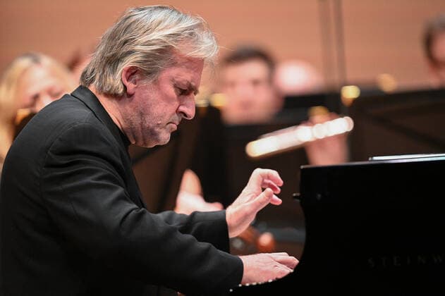 Russia Music Pianist Douglas Concert 6743619 17.01.2022 British pianist, winner of the VIII International Tchaikovsky Competition Barry Douglas performs with the Moscow State Academic Symphony Orchestra conducted by Pavel Kogan at a concert in Moscow, Russia. Ramil Sitdikov Sputnik Moscow Russia  Copyright: xRamilxSitdikovx