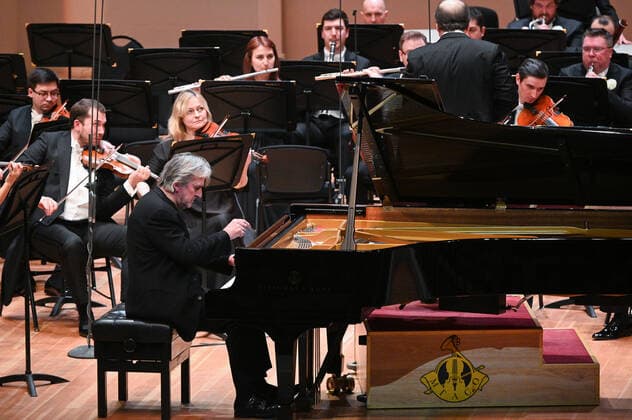 Entertainment Bilder des Tages Russia Music Pianist Douglas Concert 6743621 17.01.2022 British pianist, winner of the VIII International Tchaikovsky Competition Barry Douglas performs with the Moscow State Academic Symphony Orchestra conducted by Pavel Kogan at a concert in Moscow, Russia. Ramil Sitdikov Sputnik Moscow Russia  Copyright: xRamilxSitdikovx