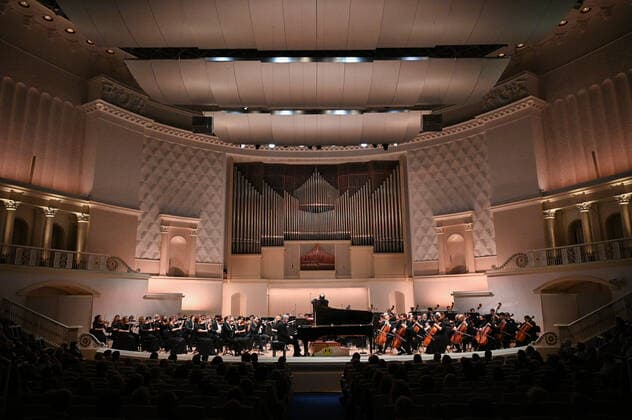Russia Music Pianist Douglas Concert 6743624 17.01.2022 British pianist, winner of the VIII International Tchaikovsky Competition Barry Douglas performs with the Moscow State Academic Symphony Orchestra conducted by Pavel Kogan at a concert in Moscow, Russia. Ramil Sitdikov Sputnik Moscow Russia  Copyright: xRamilxSitdikovx