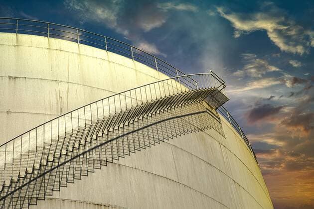  Hochtank mit Wendeltreppe, Wolkenstimmung am Abend *** High tank with spiral staircase, cloud atmosphere in the evening Copyright: imageBROKER/DieterxFischer ibxdif07214611.jpg