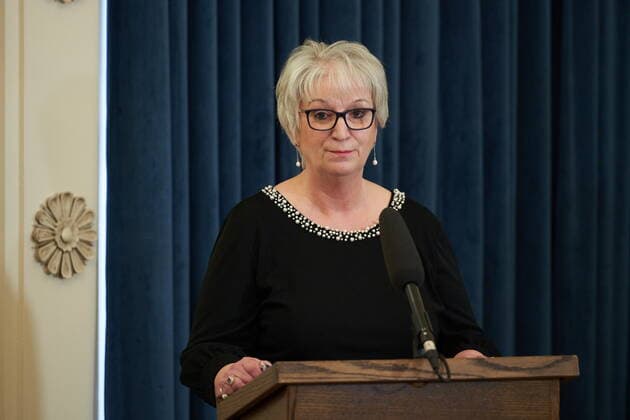 January 18, 2022, Winnipeg, MB, CANADA: Eileen Clarke, Minister of Municipal Relations, is sworn in at the Manitoba Legislative Building in Winnipeg, Manitoba, Tuesday January 18, 2022. Winnipeg CANADA  - ZUMAc35_ 20220118_zaf_c35_057 Copyright: xDavidxLipnowskix