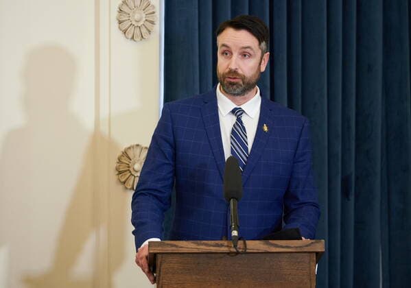 January 18, 2022, Winnipeg, MB, CANADA: Andrew Smith, Minister of Sport, Culture and Heritage, Minister Responsible for Manitoba Centennial Centre Corporation and Minister Responsible for Travel Manitoba is sworn in at the Manitoba Legislative Building in Winnipeg, Manitoba, Tuesday January 18, 2022. Winnipeg CANADA  - ZUMAc35_ 20220118_zaf_c35_059 Copyright: xDavidxLipnowskix