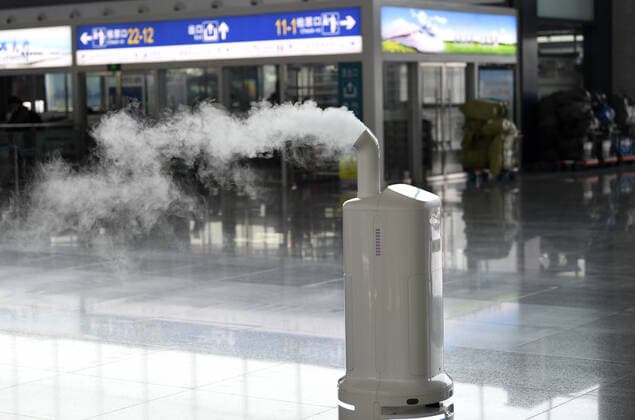(211219) -- HEFEI, Dec. 19, 2021 -- Air environment automatic sterilizer robot Xiao Chuang sprays disinfectant at Hefei South Railway Station in Hefei, east China s Anhui Province, Jan. 18, 2022. Air environment automatic sterilizer robot Xiao Chuang, intelligent temperature measuring robot Da Bai and ground cleaning and disinfecting robot Xiao De have been in service for COVID-19 prevention and control during the annual Spring Festival travel rush in Hefei. ) CHINA-ANHUI-RAILWAY STATION-ROBOTS (CN) ZhouxMu 