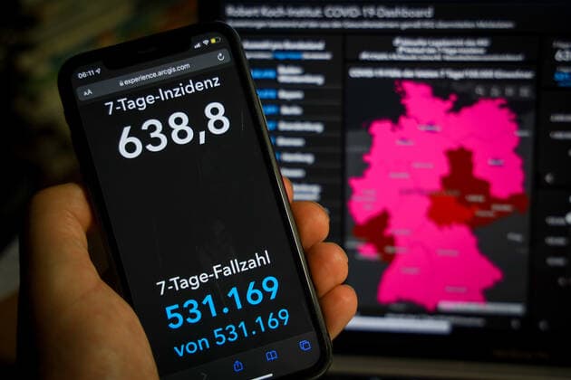 Coronavirus in Deutschland - Covid-19-Dashboard des Robert Koch-Institut 20.01.2022: Robert Koch-Institut: 7-Tage-Inzidenz 638,8. 7-Tage-Fallzahl 531.169. COVID-19-Fälle 8.320.386. Zugang um 133.536 gegenüber dem Vortag. COVID-19-Todesfälle 116.315. Zugang um 234 gegenüber dem Vortag.