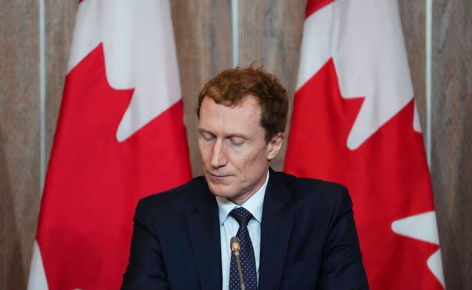Kanada, Marc Miller, Minister für indigene Beziehungen, Pressekonferenz in Ottawa January 20, 2022, Ottawa, ON, Canada: Minister of Crown-Indigenous Relations Marc Miller takes part in a blessing at the beginning of a press conference in Ottawa on Thursday, Jan. 20, 2022. Ottawa Canada  - ZUMAc35_ 20220120_zaf_c35_005 Copyright: xSeanxKilpatrickx