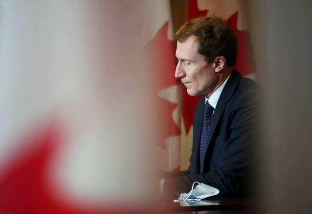 News Bilder des Tages Kanada, Marc Miller, Minister für indigene Beziehungen, Pressekonferenz in Ottawa January 20, 2022, Ottawa, ON, Canada: Minister of Crown-Indigenous Relations Marc Miller takes part in a blessing at the beginning of a press conference in Ottawa on Thursday, Jan. 20, 2022. Ottawa Canada  - ZUMAc35_ 20220120_zaf_c35_008 Copyright: xSeanxKilpatrickx