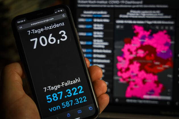 Coronavirus in Deutschland - Covid-19-Dashboard des Robert Koch-Institut 21.01.2022: Robert Koch-Institut: 7-Tage-Inzidenz 706,3. 7-Tage-Fallzahl 587.322. COVID-19-Fälle 8.460.546. Zugang um 140.160 gegenüber dem Vortag. COVID-19-Todesfälle 116.485. Zugang um 170 gegenüber dem Vortag.