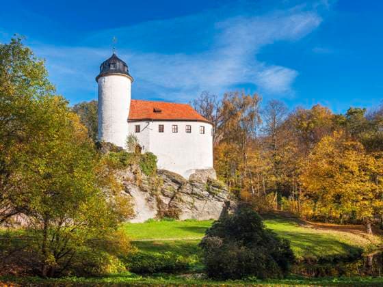  Burg Rabenstein im Herbst, kleinste Burg Sachsens, Chemnitz, Sachsen, Deutschland, Europa *** Rabenstein Castle in autumn, smallest castle in Saxony, Chemnitz, Saxony, Germany, Europe Copyright: imageBROKER/AndreasxVitting iblavi07427998.jpg