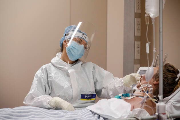 January 21, 2022, Rome, Italy: Health workers wearing overalls and protective masks in the intensive care unit of the Covid intensive care unit of the GVM ICC hospital of Casal Palocco near Rome, Italy, 21 January 2022. ANSA GIUSEPPE LAMI Rome Italy - ZUMAa110 20220121_zaf_a110_017 Copyright: xGiuseppexLamix