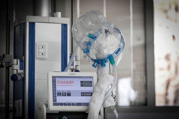 January 21, 2022, Rome, Italy: Health workers wearing overalls and protective masks in the intensive care unit of the Covid intensive care unit of the GVM ICC hospital of Casal Palocco near Rome, Italy, 21 January 2022. ANSA GIUSEPPE LAMI Rome Italy - ZUMAa110 20220121_zaf_a110_030 Copyright: xGiuseppexLamix