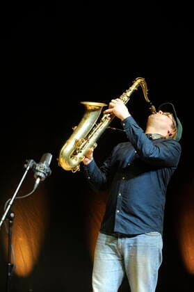 Der schwedische Tenorsaxophonist Otis Sandsjö in der Essener Philharmonie. Swedish tenor saxophonist Otis Sandsjö at the Philharmonie Essen. Essen NRW DEU;DE;GERMANY;DEUTSCHLAND;ALLEMAGNE
