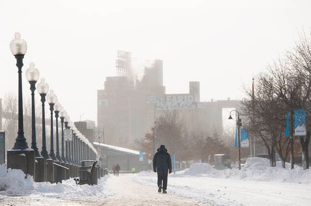 January 21, 2022, Montreal, PQ, Canada: A person walks along the promenade in the Old Port in Montreal, Friday, Jan. 21, 2022. Environment Canada has issued an extreme cold warning for the region. Montreal Canada  - ZUMAc35_ 20220121_zaf_c35_011 Copyright: xGrahamxHughesx